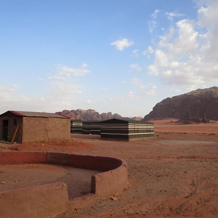 Hotel Bedouin House Camp à Wadi Rum Extérieur photo