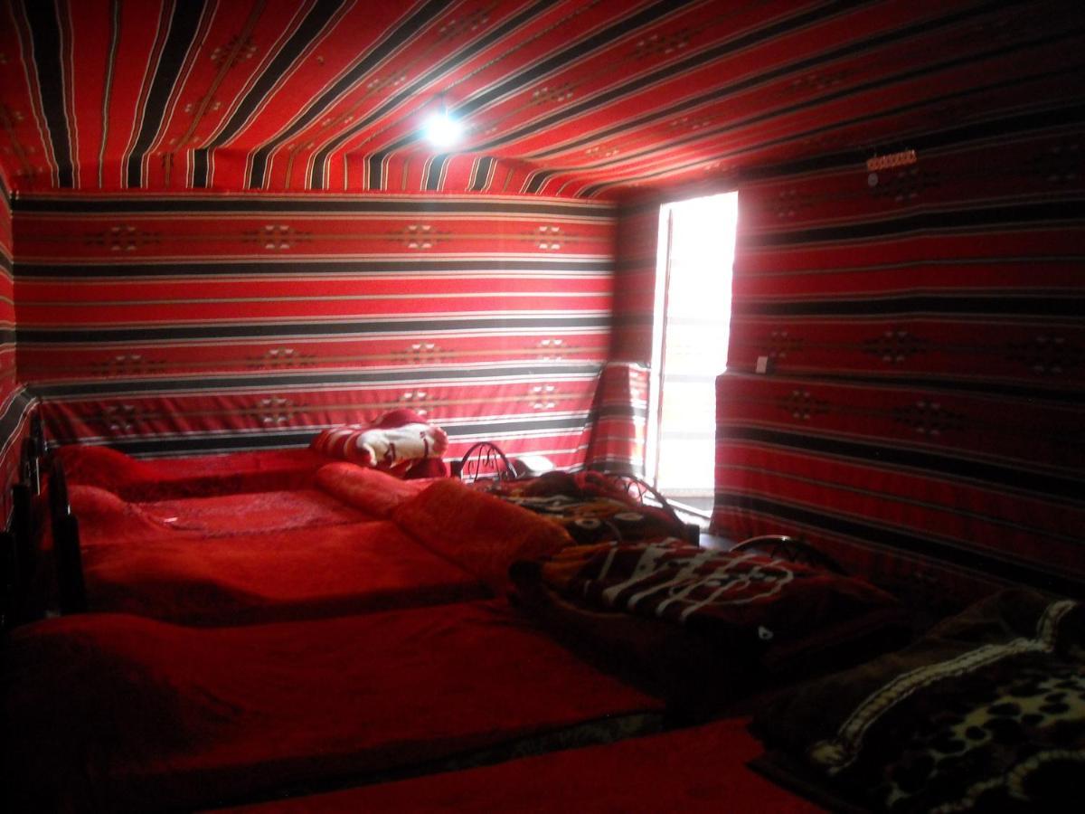 Hotel Bedouin House Camp à Wadi Rum Extérieur photo