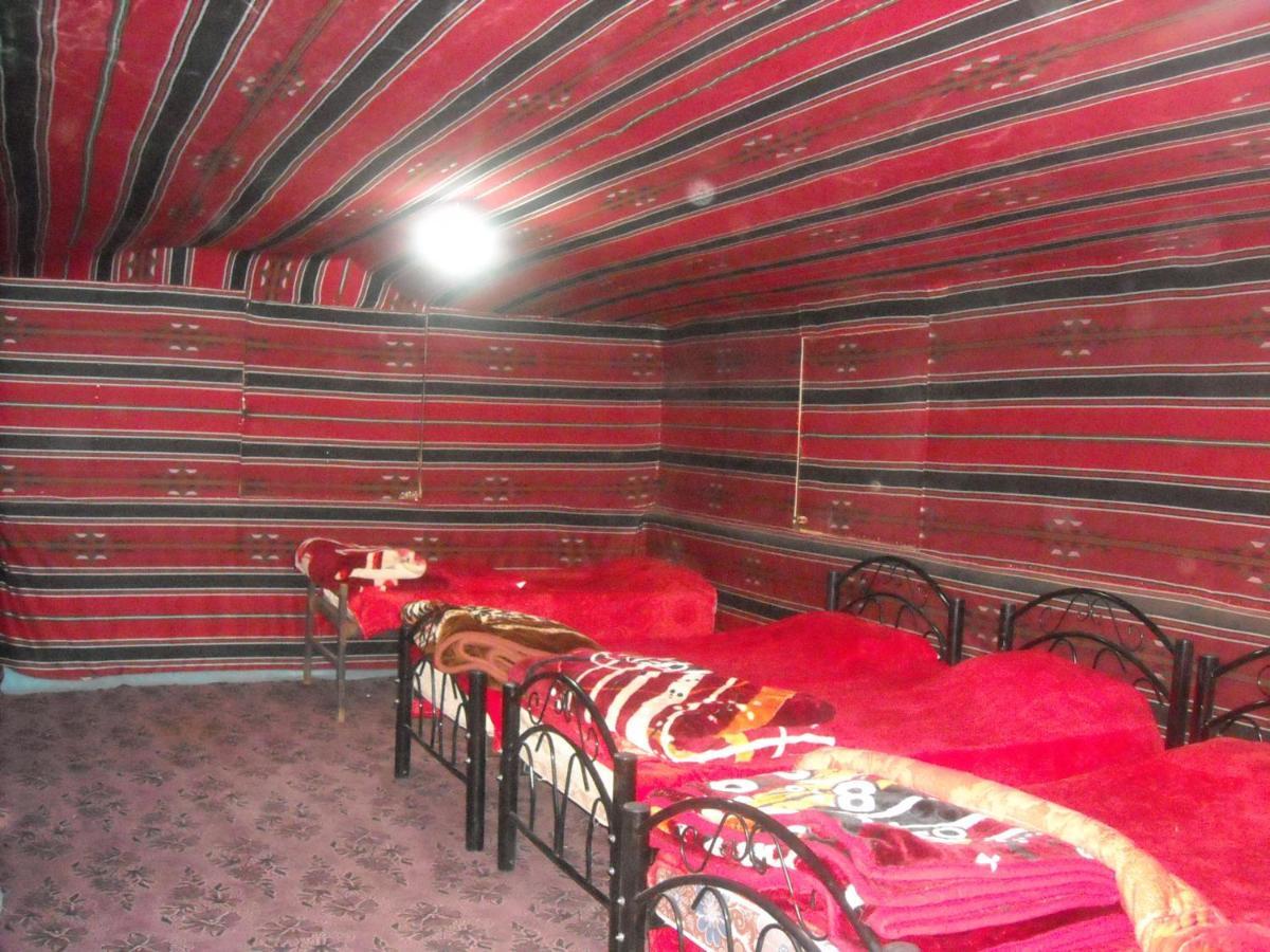 Hotel Bedouin House Camp à Wadi Rum Extérieur photo