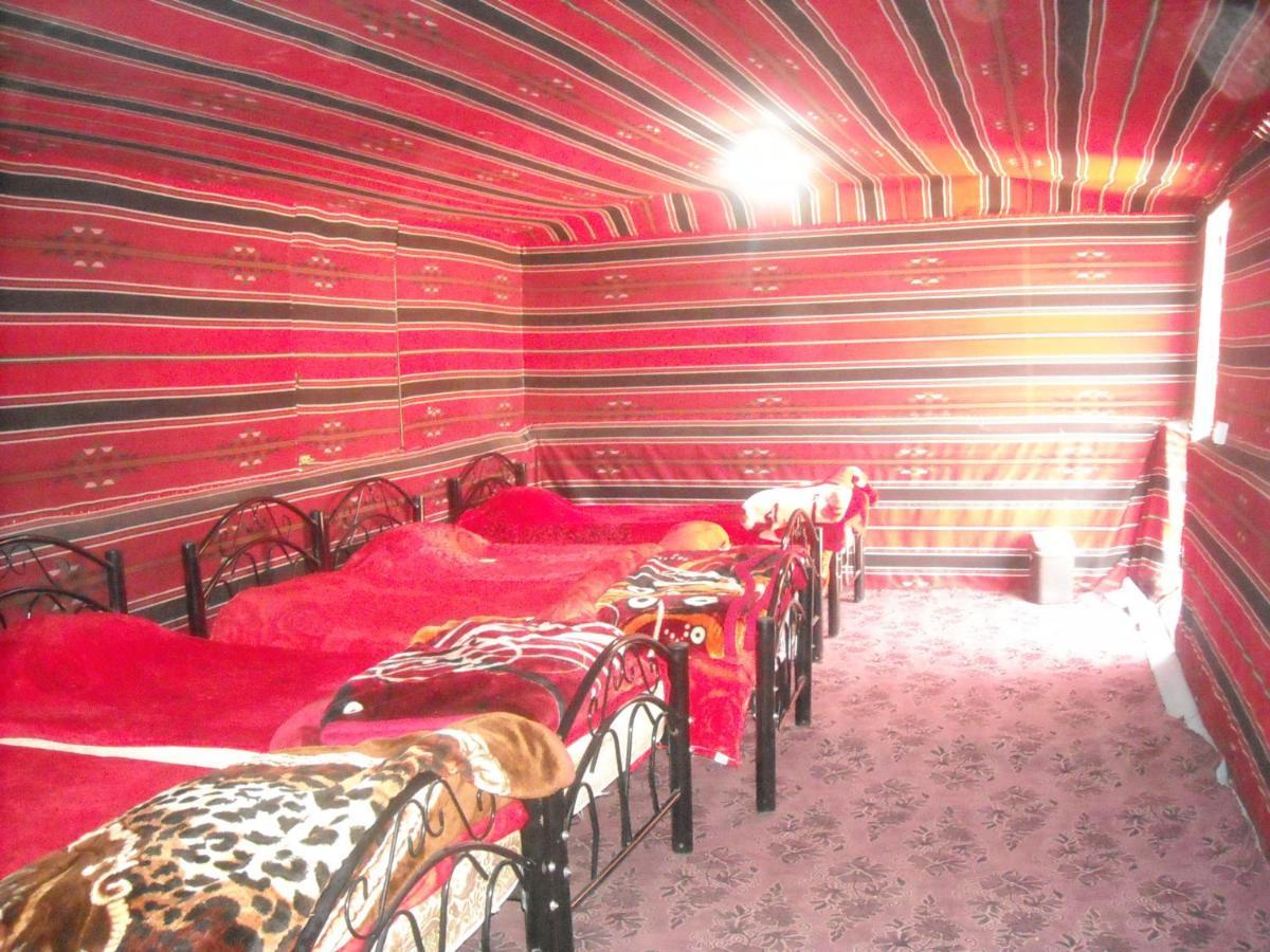 Hotel Bedouin House Camp à Wadi Rum Extérieur photo