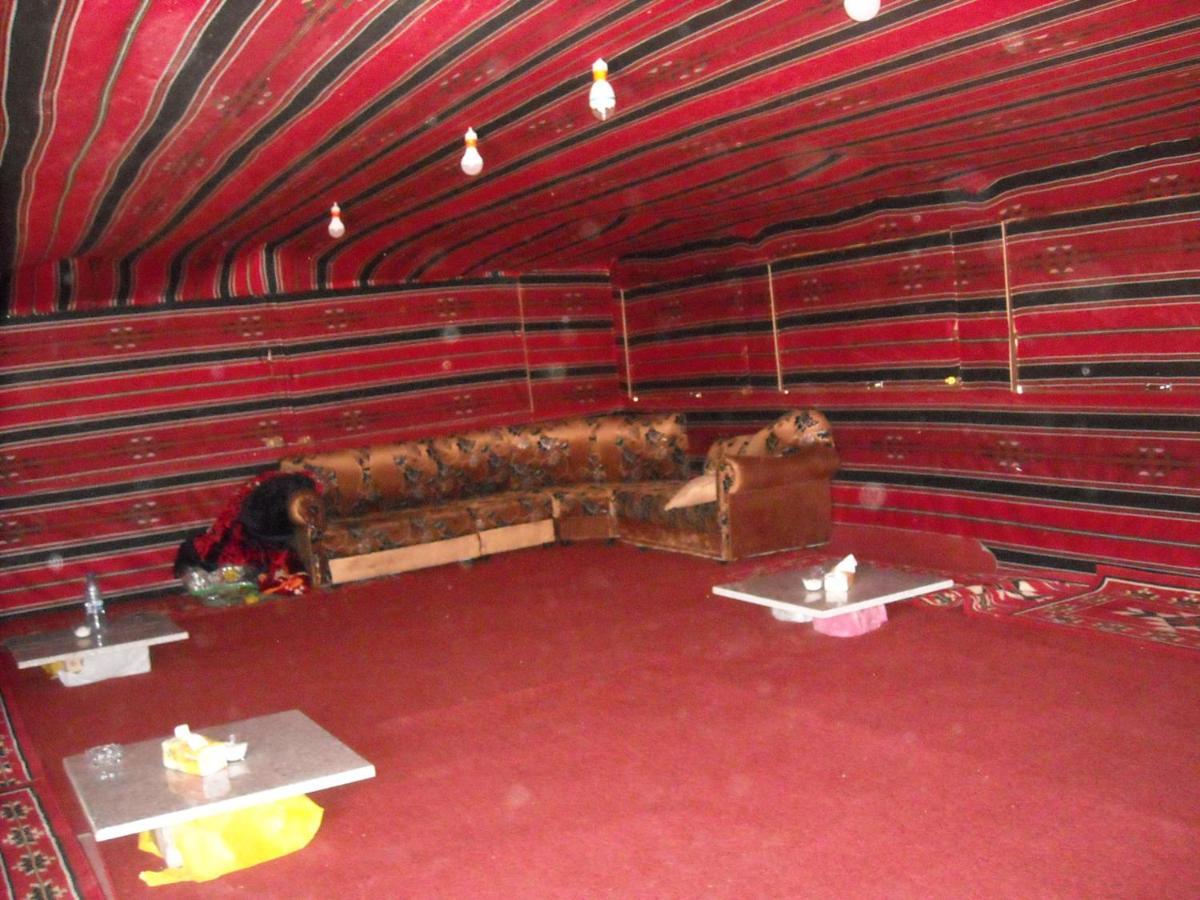 Hotel Bedouin House Camp à Wadi Rum Extérieur photo