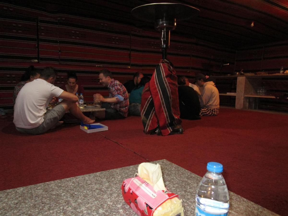 Hotel Bedouin House Camp à Wadi Rum Extérieur photo