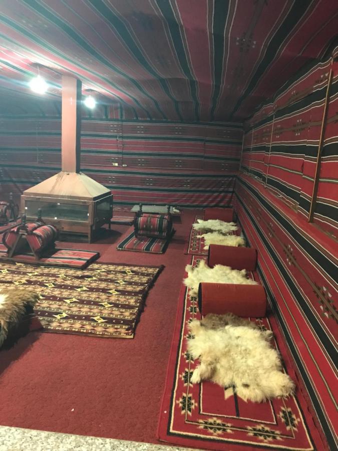 Hotel Bedouin House Camp à Wadi Rum Extérieur photo