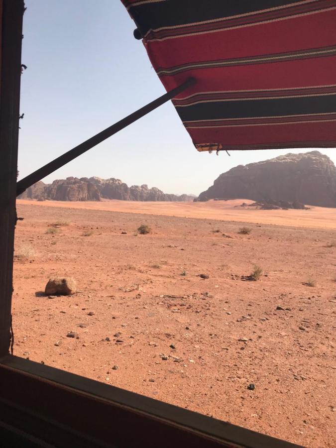 Hotel Bedouin House Camp à Wadi Rum Extérieur photo