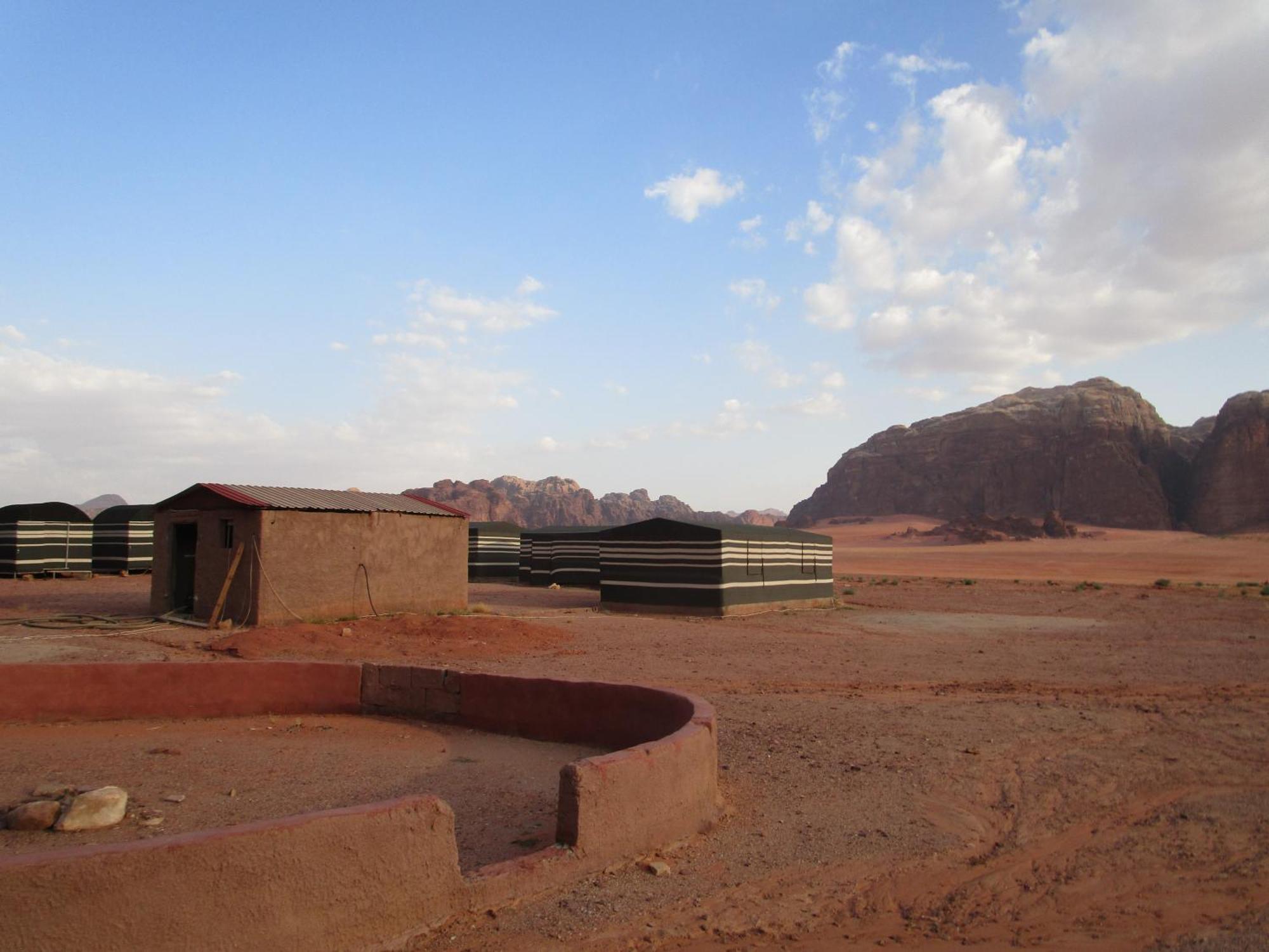 Hotel Bedouin House Camp à Wadi Rum Extérieur photo